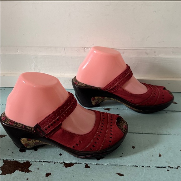 Jambu Size US 8 Sports Design Touring Wedge Red Nubuck w/ Flower Trim Heel 2.5” - Picture 7 of 15